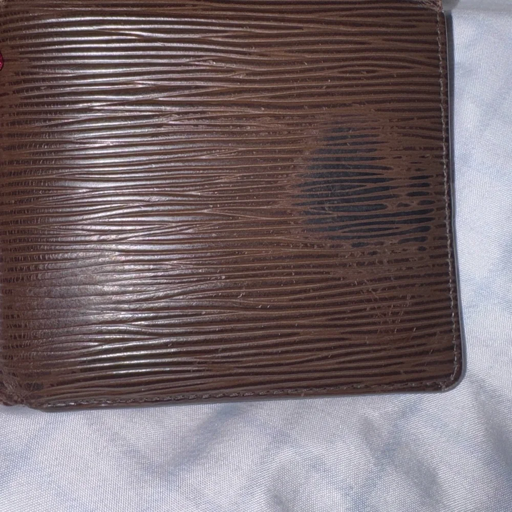 Louis Vuitton men’s Epi wallet